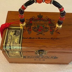 Flor Fina Cigar Box Purse with Mirror Great Condition